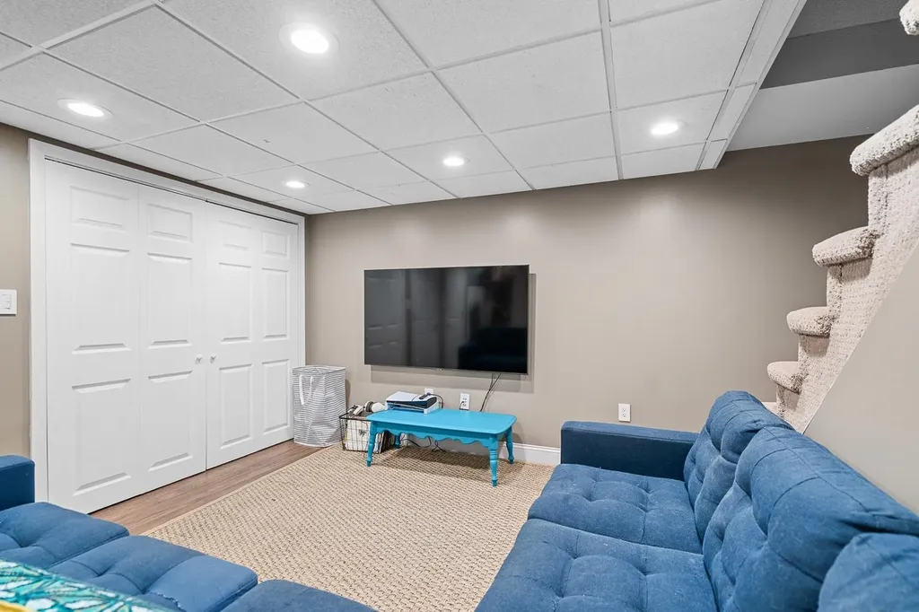 23 Cotter Court Manchester NH 03103