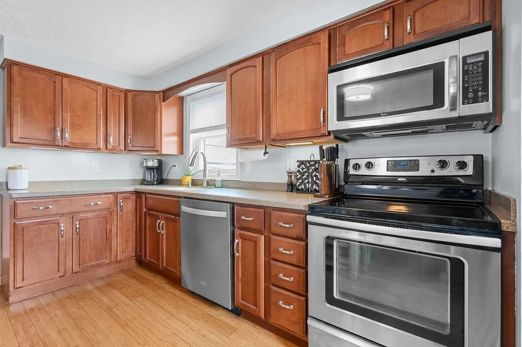 23 Cotter Court Manchester NH 03103