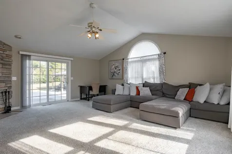 4 Chelsea Court Nashua NH 03062