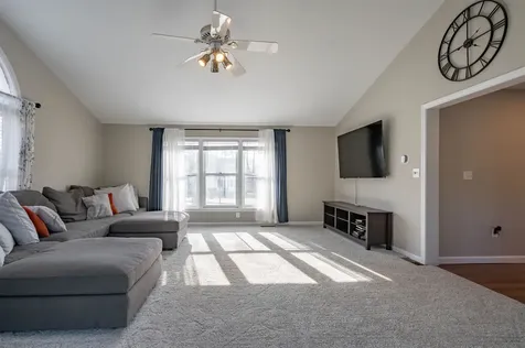 4 Chelsea Court Nashua NH 03062