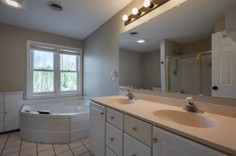 4 Chelsea Court Nashua NH 03062