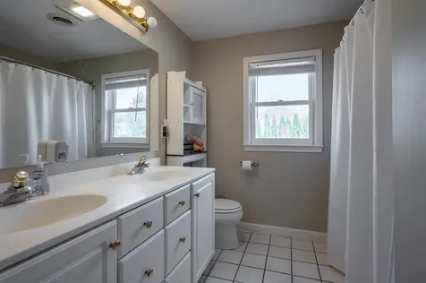 4 Chelsea Court Nashua NH 03062