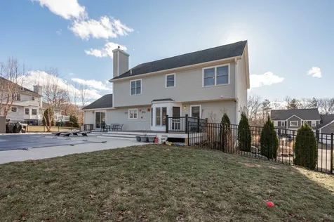 4 Chelsea Court Nashua NH 03062