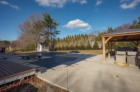 4 Chelsea Court Nashua NH 03062