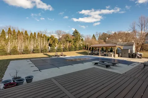 4 Chelsea Court Nashua NH 03062