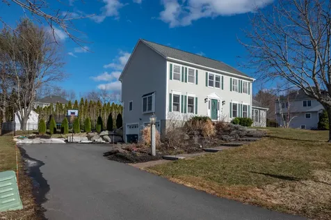 4 Chelsea Court Nashua NH 03062