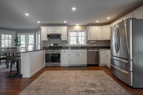 4 Chelsea Court Nashua NH 03062