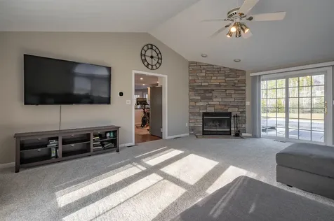 4 Chelsea Court Nashua NH 03062