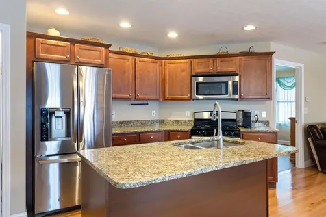 40 Hollow Ridge Drive Nashua NH 03062