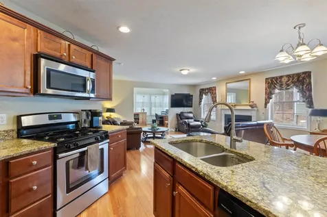 40 Hollow Ridge Drive Nashua NH 03062