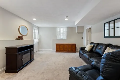 40 Hollow Ridge Drive Nashua NH 03062