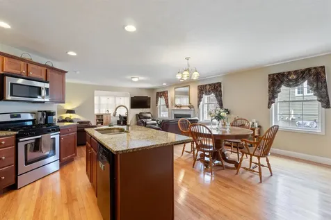 40 Hollow Ridge Drive Nashua NH 03062