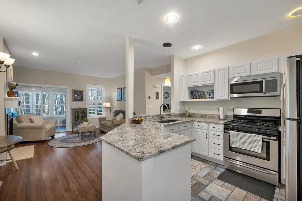 19 Summer Snow Lane Bedford NH 03110