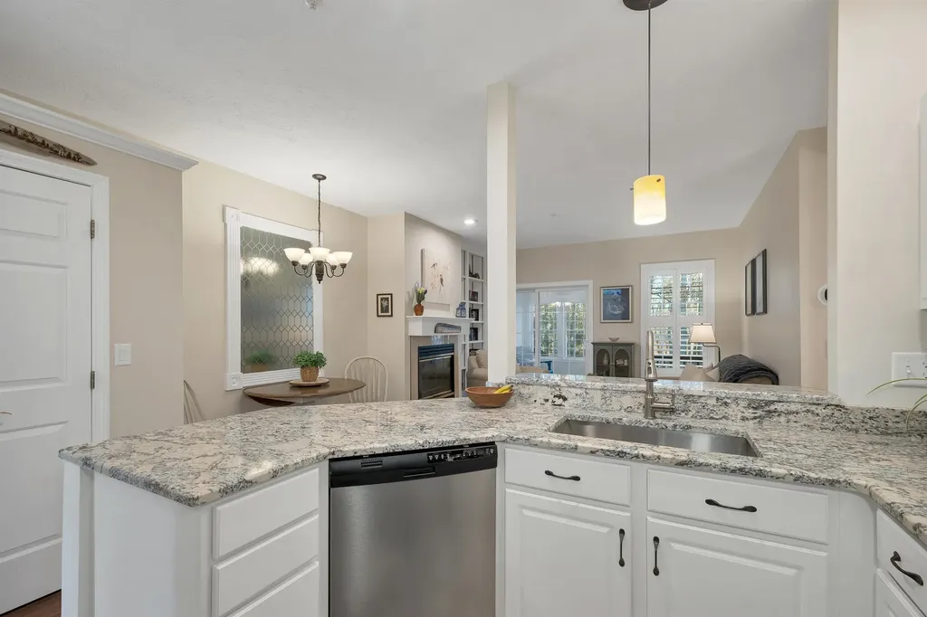 19 Summer Snow Lane Bedford NH 03110