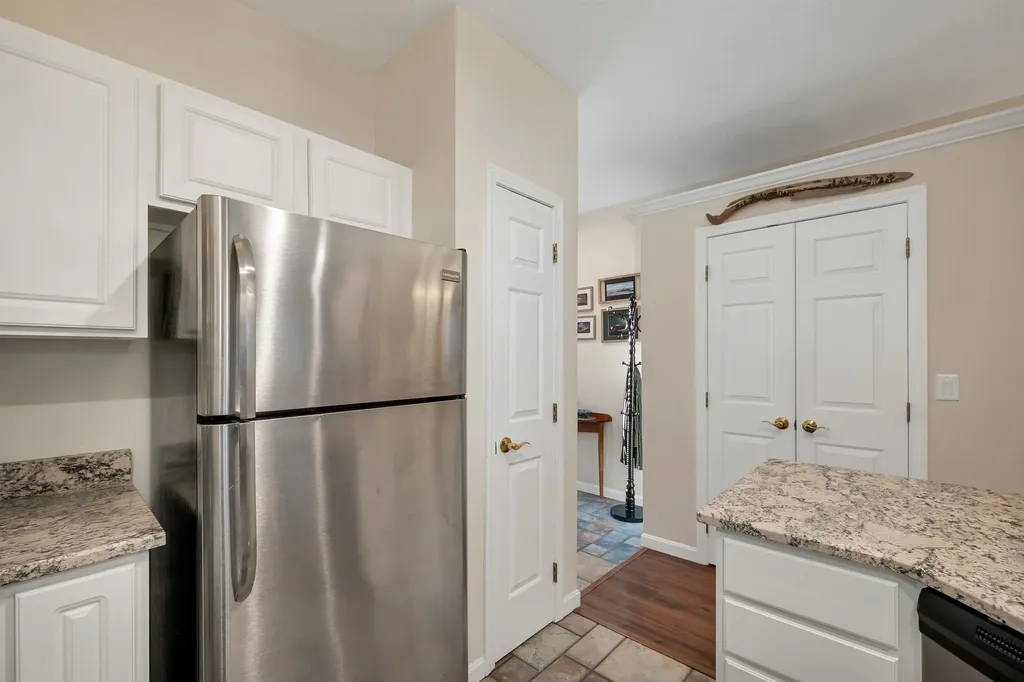 19 Summer Snow Lane Bedford NH 03110