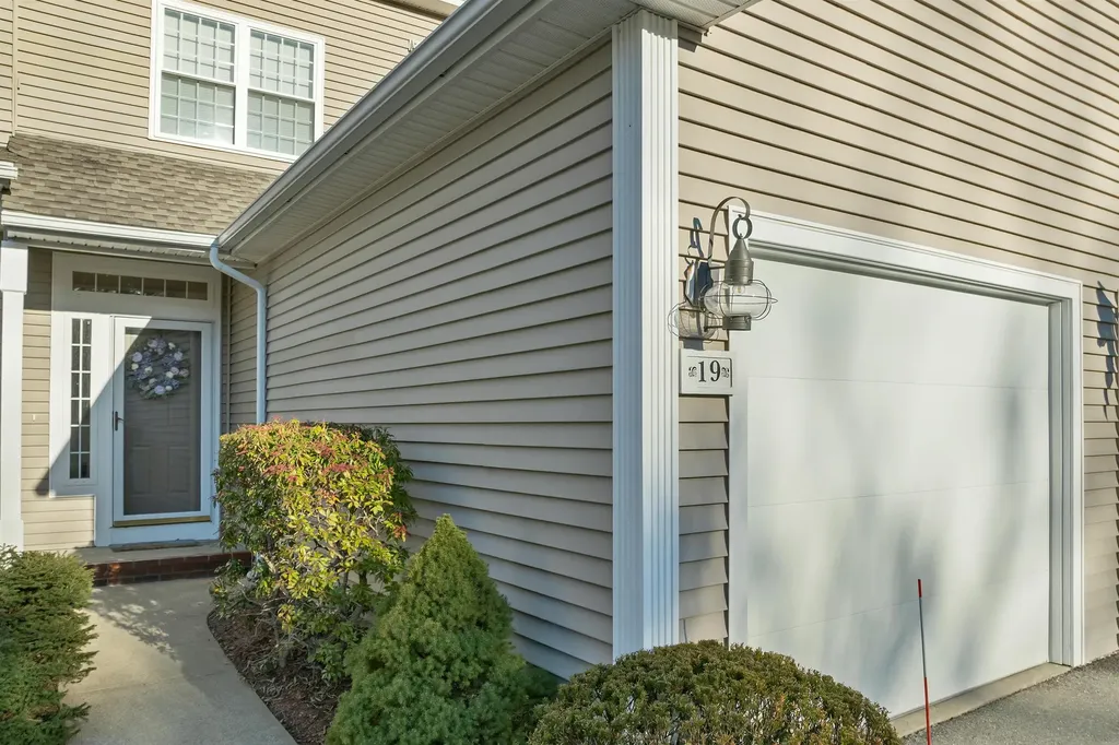 19 Summer Snow Lane Bedford NH 03110