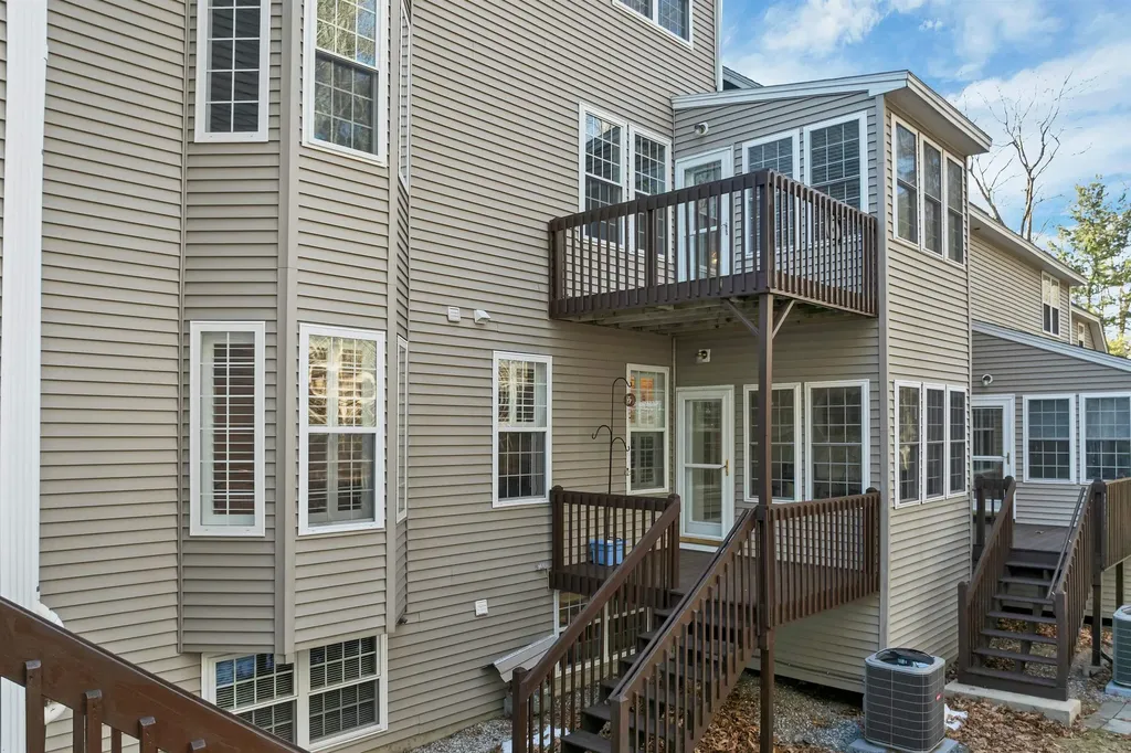 19 Summer Snow Lane Bedford NH 03110