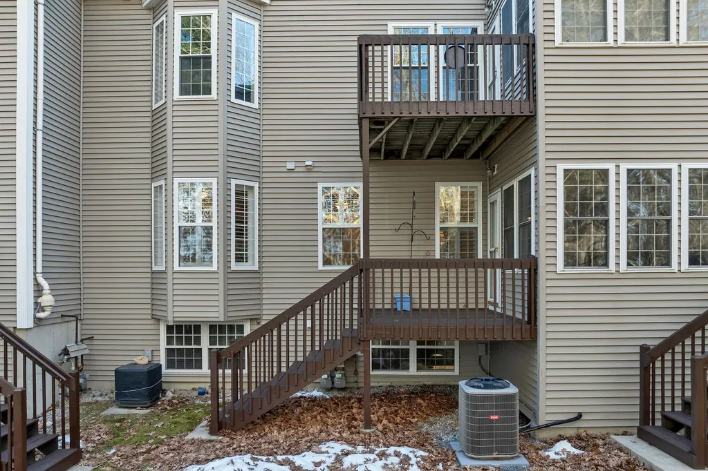 19 Summer Snow Lane Bedford NH 03110