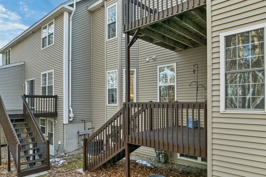 19 Summer Snow Lane Bedford NH 03110