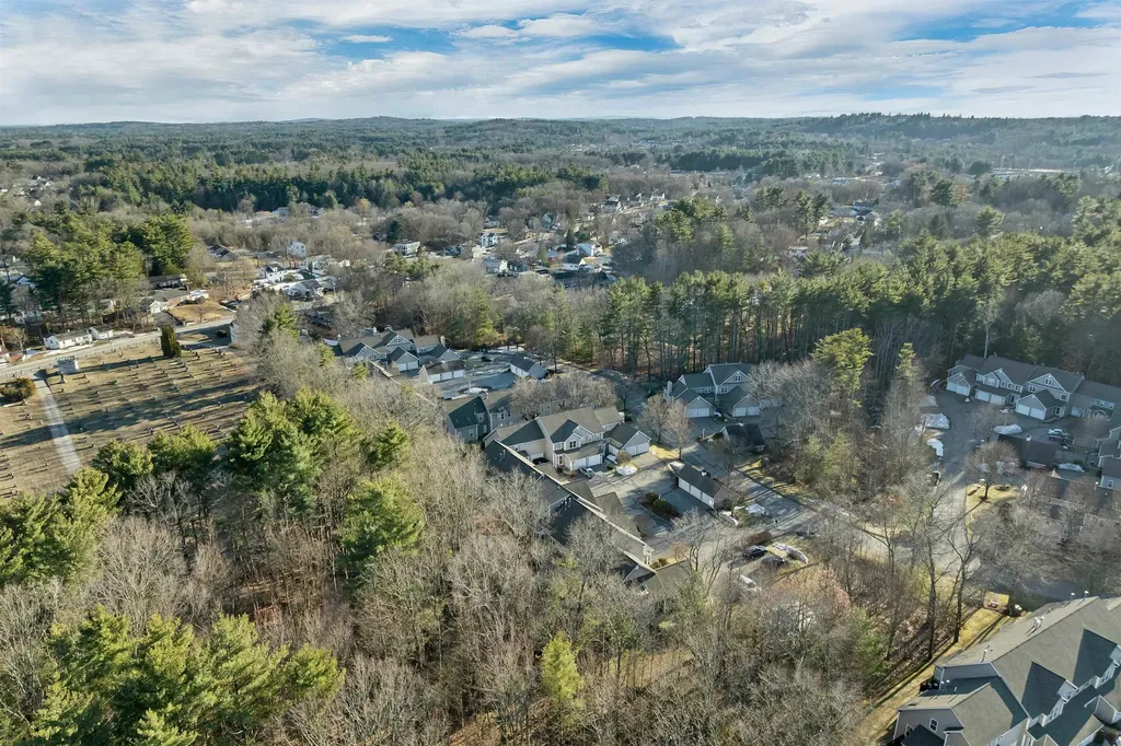 19 Summer Snow Lane Bedford NH 03110