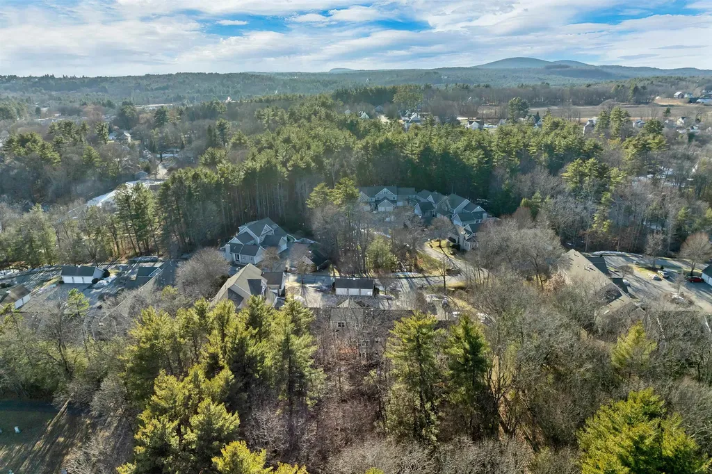 19 Summer Snow Lane Bedford NH 03110