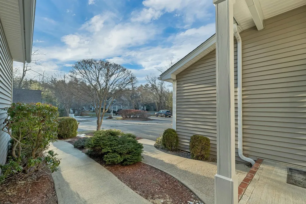 19 Summer Snow Lane Bedford NH 03110