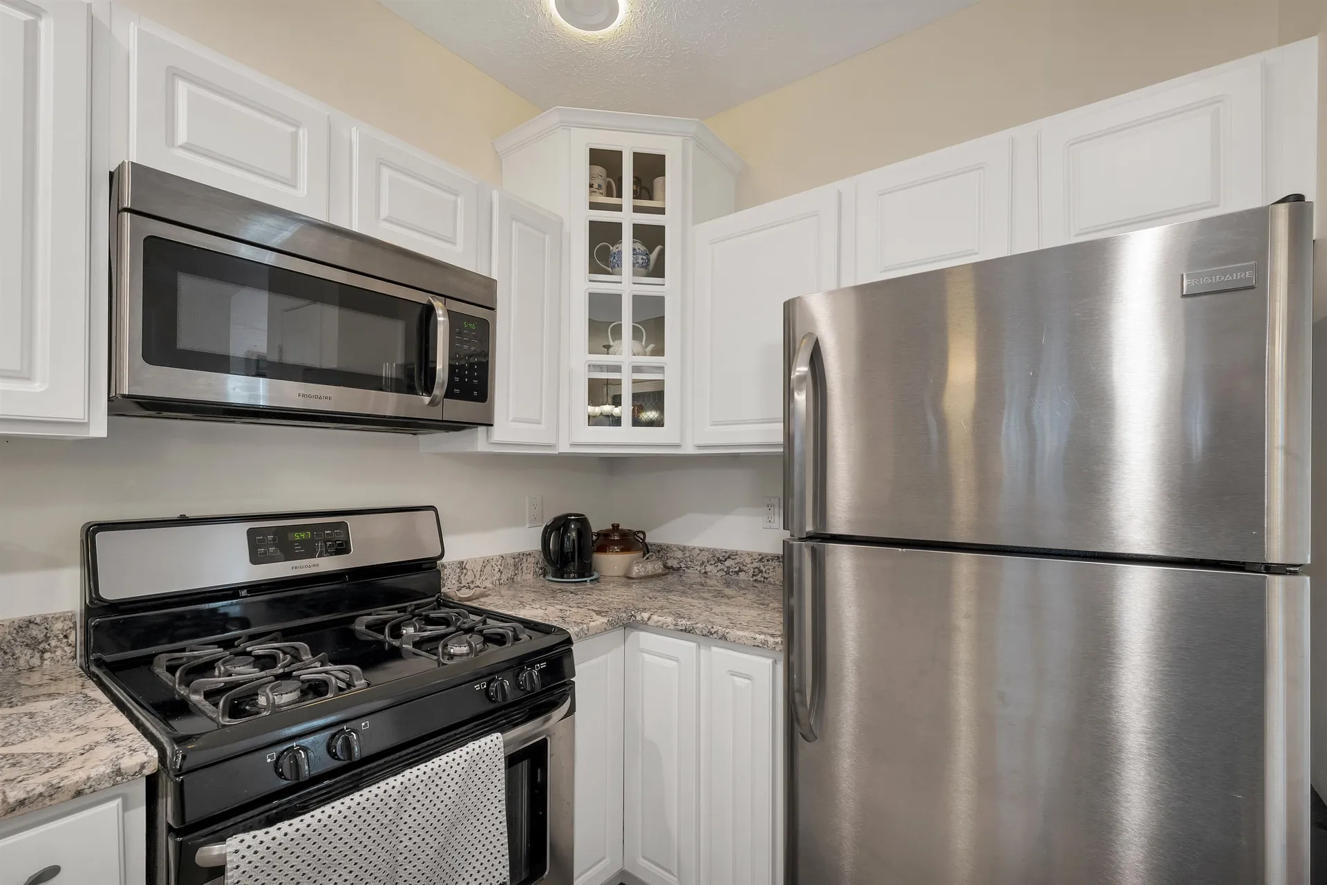 19 Summer Snow Lane Bedford NH 03110