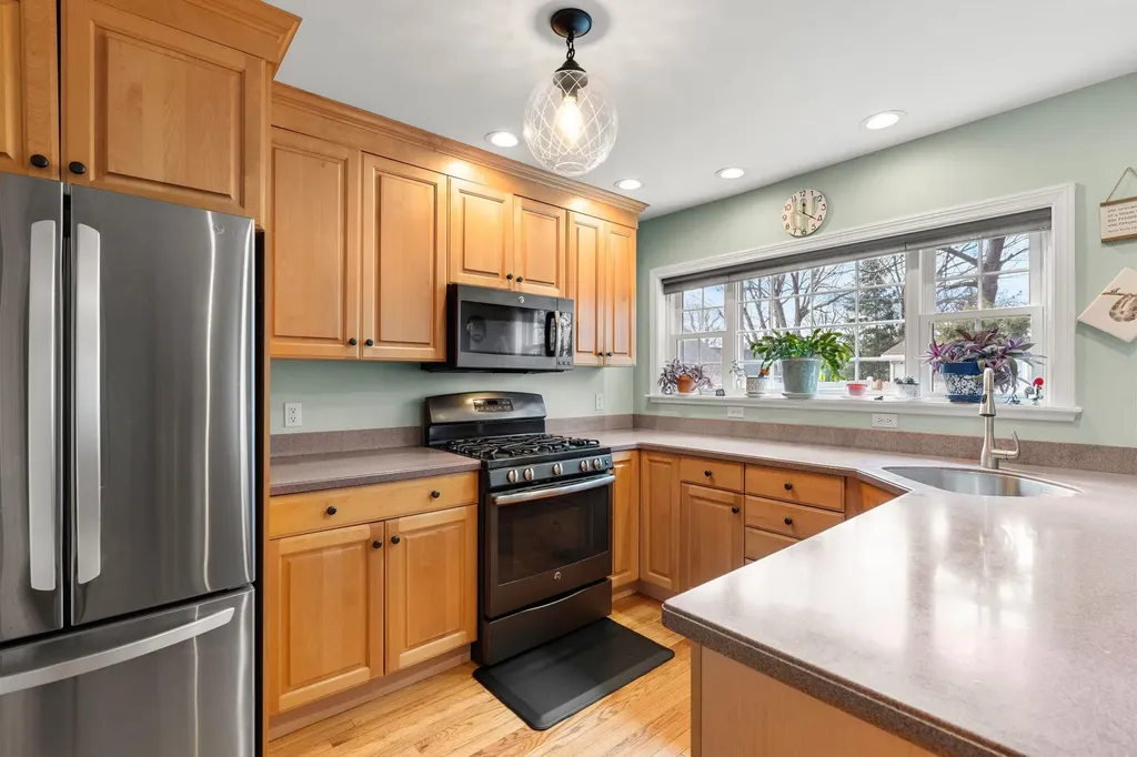 23 Eastman Street Nashua NH 03060