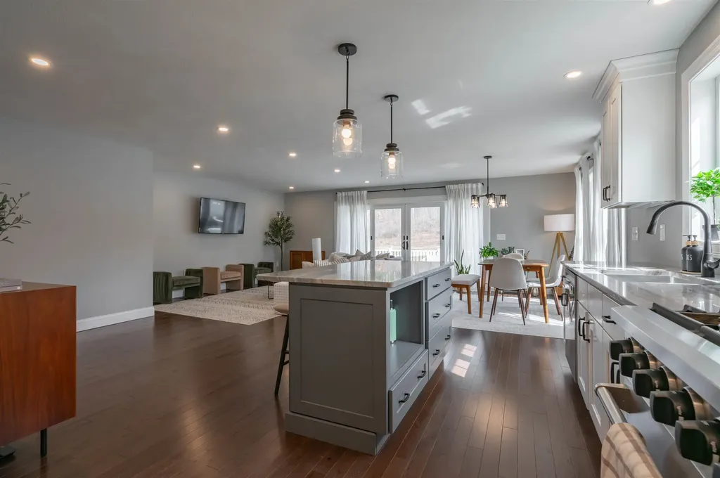 285B Webster Street Hudson NH 03051
