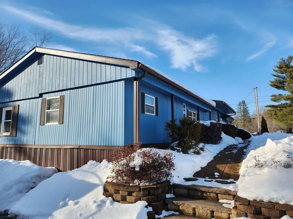 1 Regina Avenue Raymond NH 03077