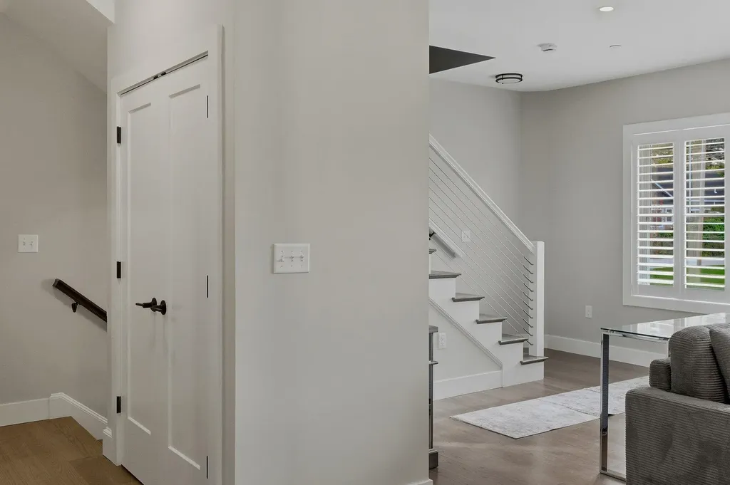 32 Elise Avenue Londonderry NH 03053