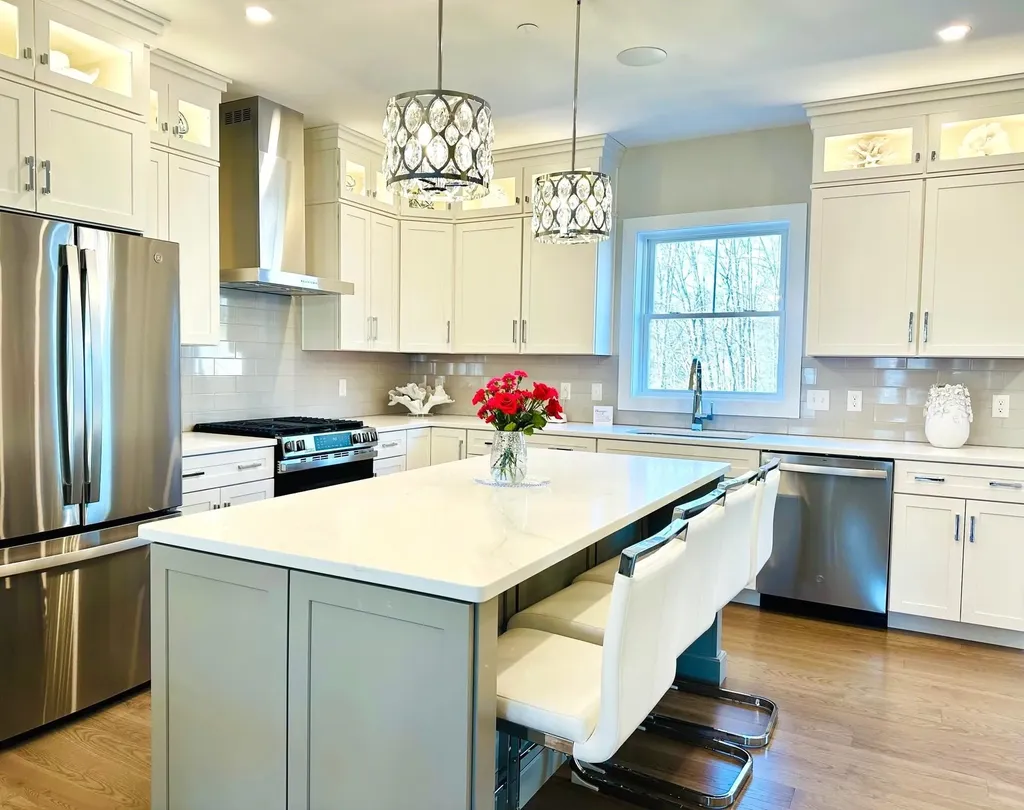 32 Elise Avenue Londonderry NH 03053