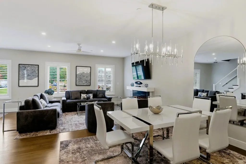 18 Elise Avenue Londonderry NH 03053