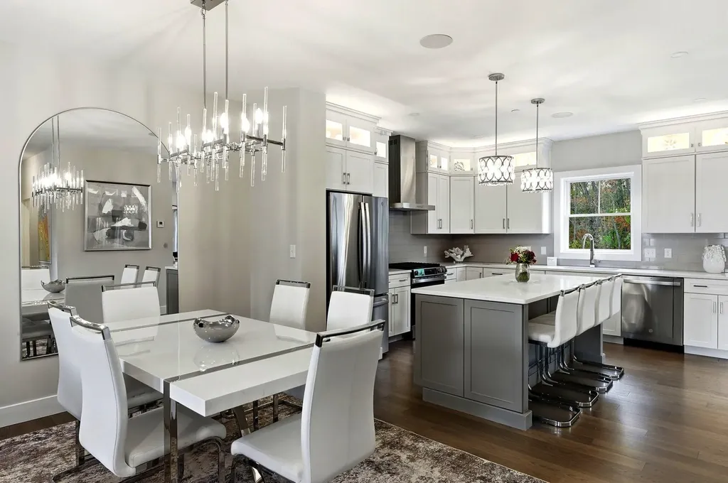 18 Elise Avenue Londonderry NH 03053