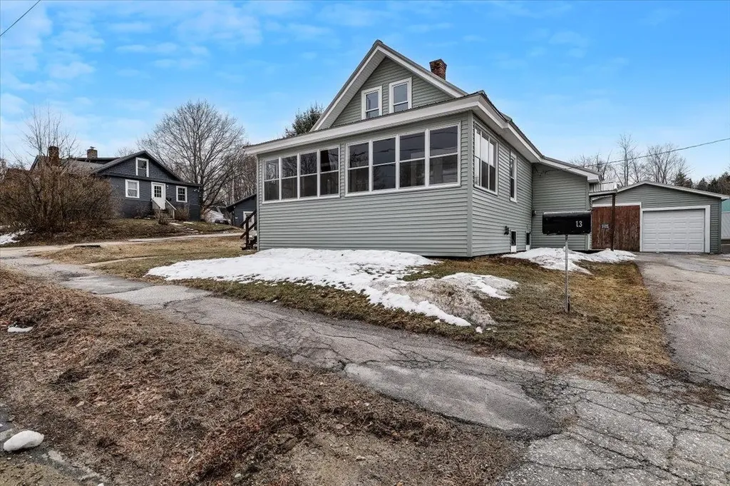 13 Hawthorne Street Plymouth NH 03264
