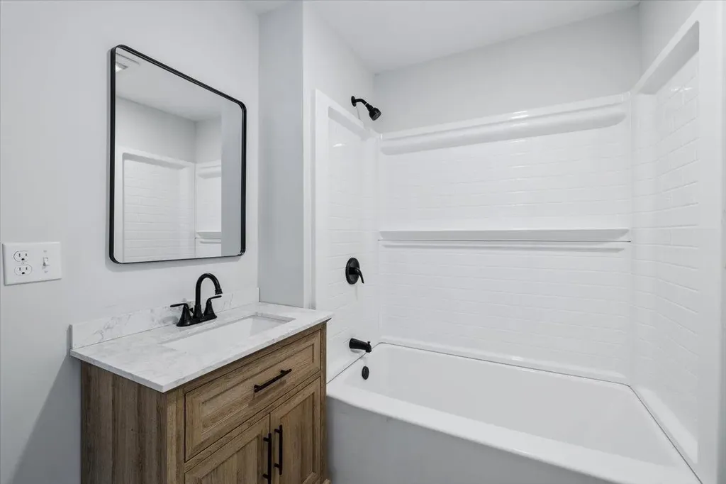 13 Hawthorne Street Plymouth NH 03264