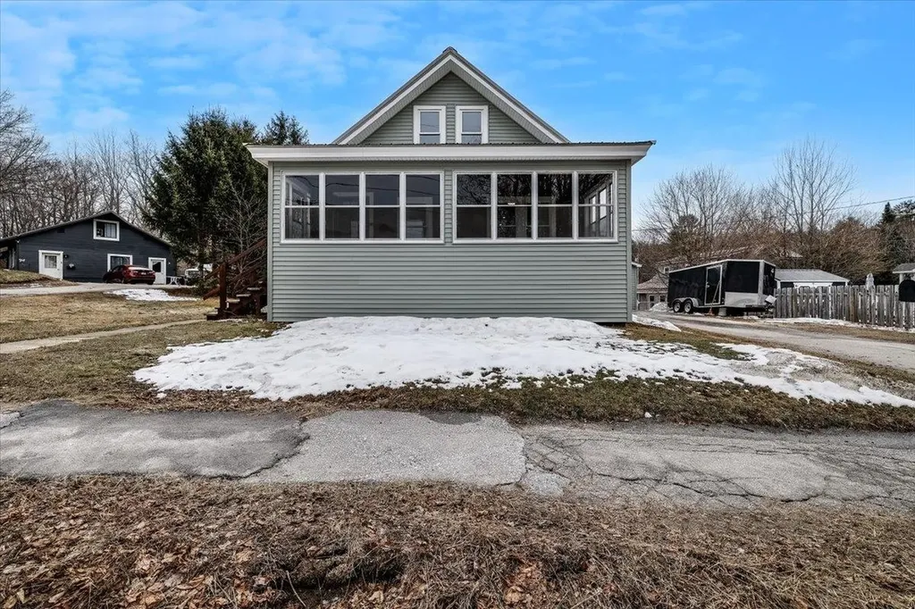 13 Hawthorne Street Plymouth NH 03264