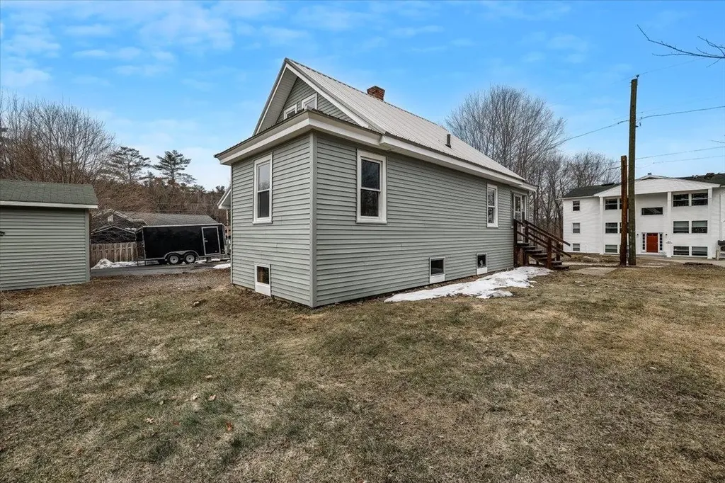 13 Hawthorne Street Plymouth NH 03264