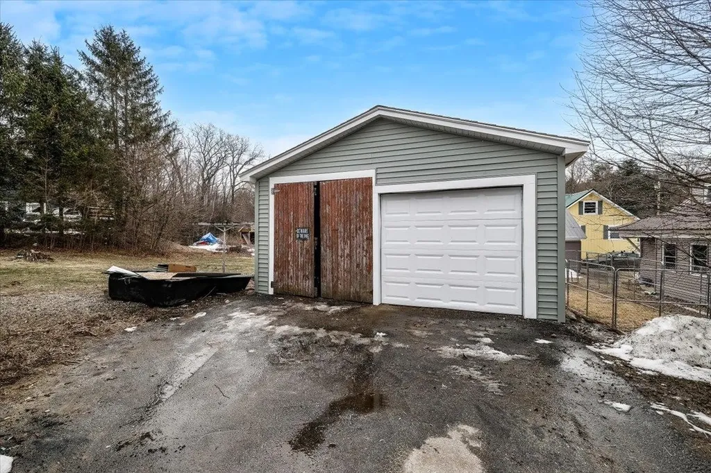 13 Hawthorne Street Plymouth NH 03264