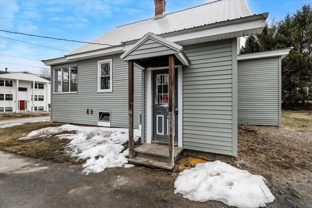 13 Hawthorne Street Plymouth NH 03264