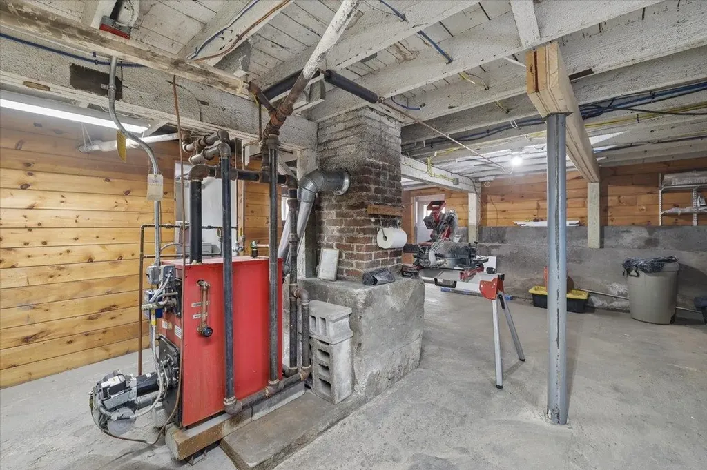 13 Hawthorne Street Plymouth NH 03264