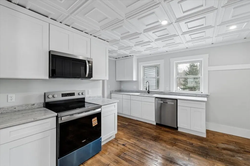 13 Hawthorne Street Plymouth NH 03264