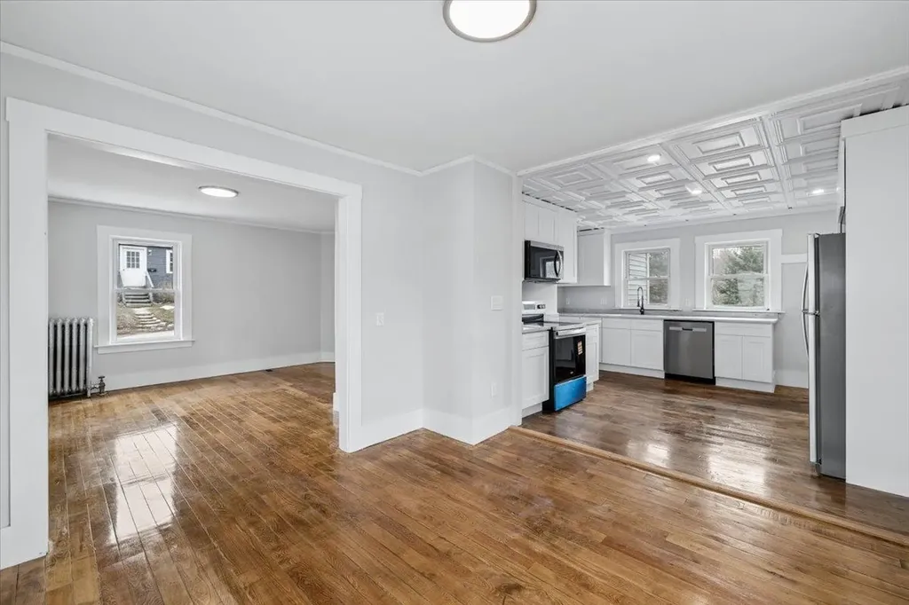 13 Hawthorne Street Plymouth NH 03264