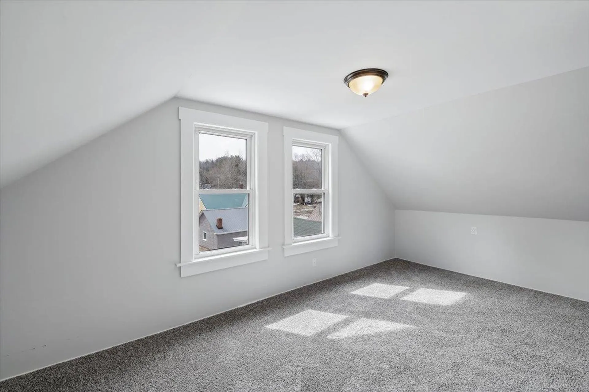 13 Hawthorne Street Plymouth NH 03264