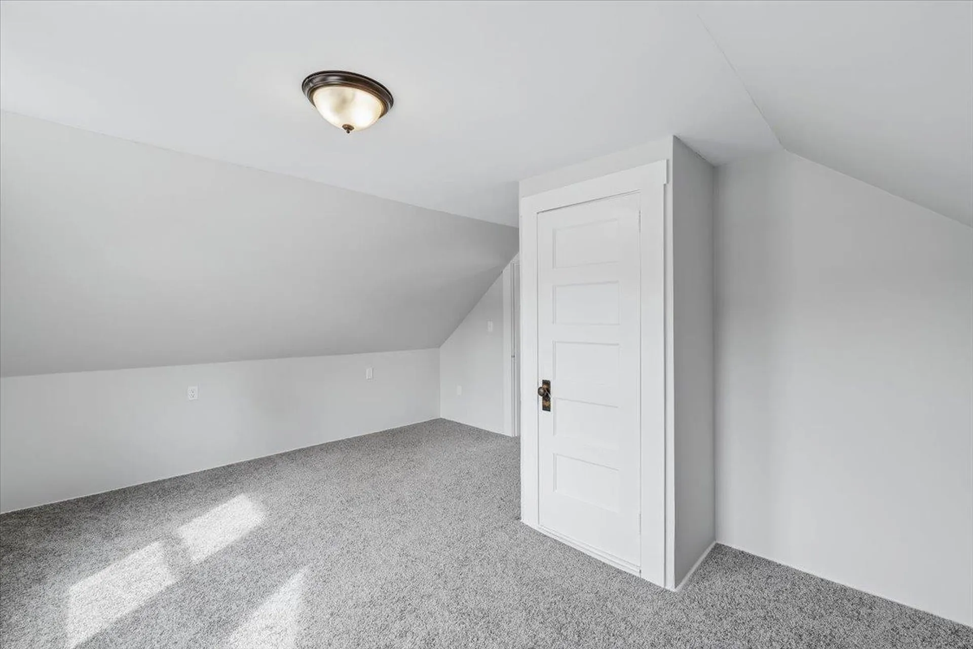 13 Hawthorne Street Plymouth NH 03264