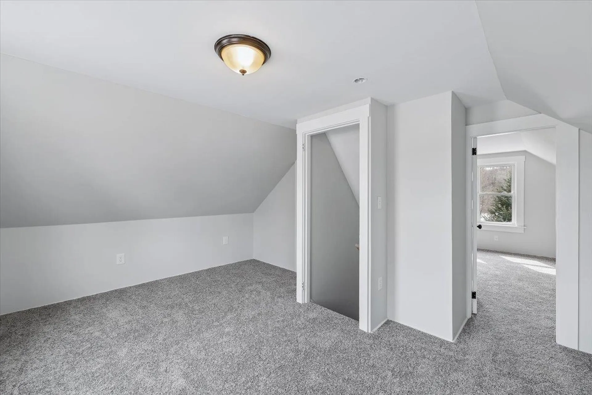 13 Hawthorne Street Plymouth NH 03264