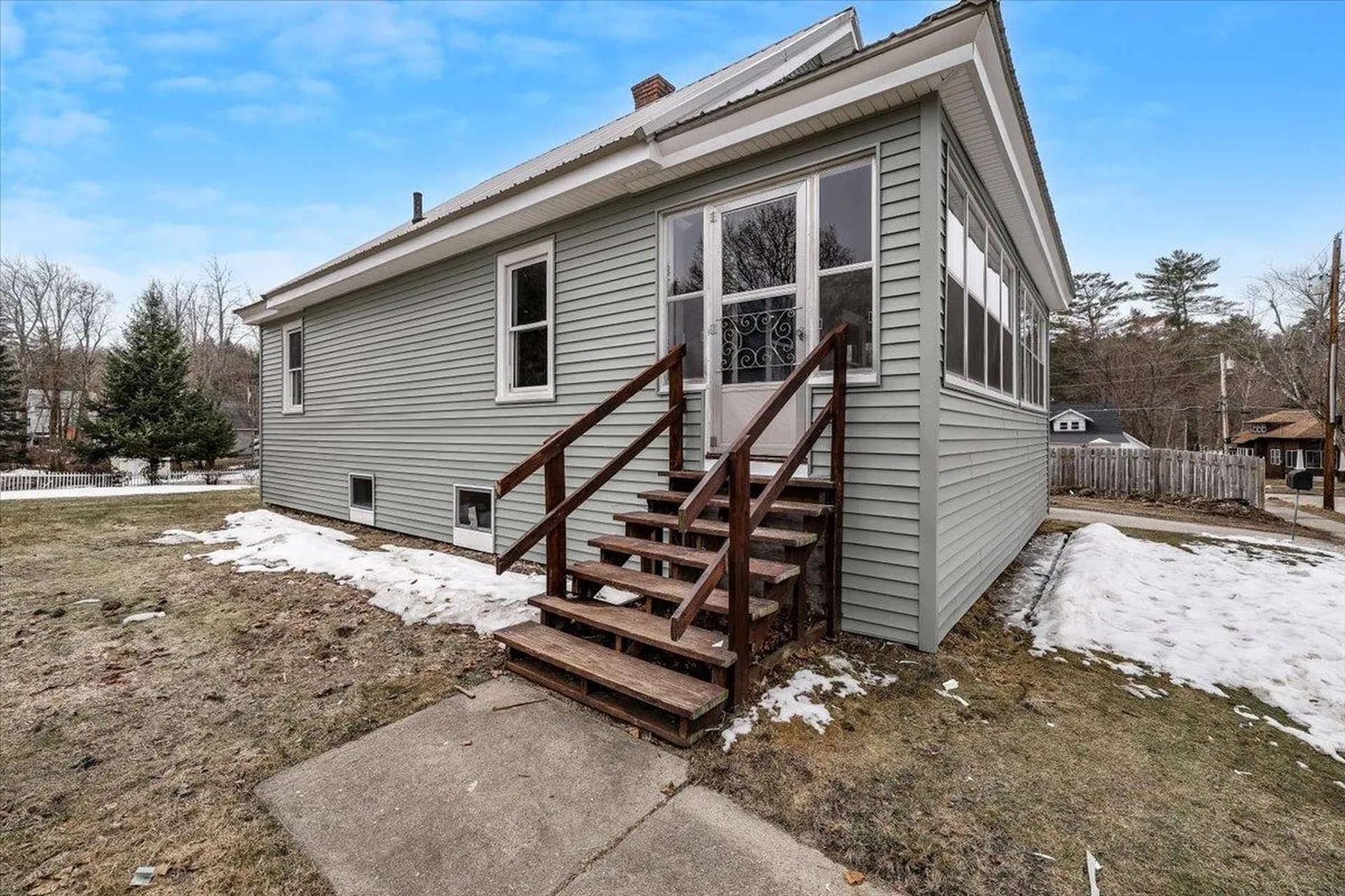 13 Hawthorne Street Plymouth NH 03264