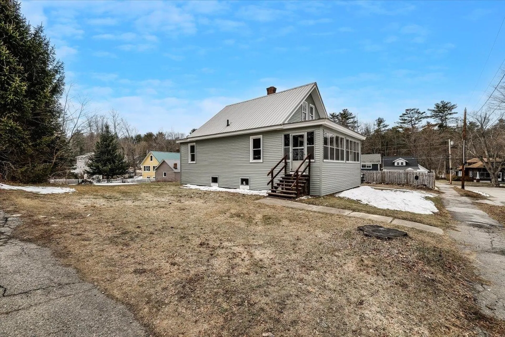 13 Hawthorne Street Plymouth NH 03264