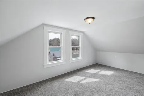 13 Hawthorne Street Plymouth NH 03264