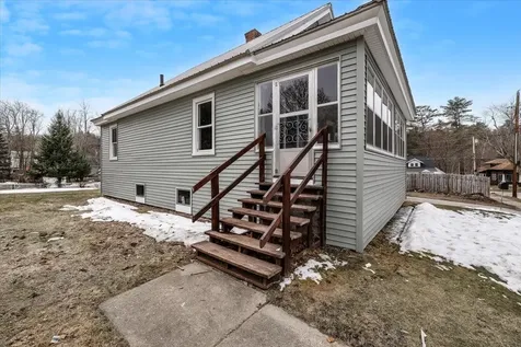 13 Hawthorne Street Plymouth NH 03264